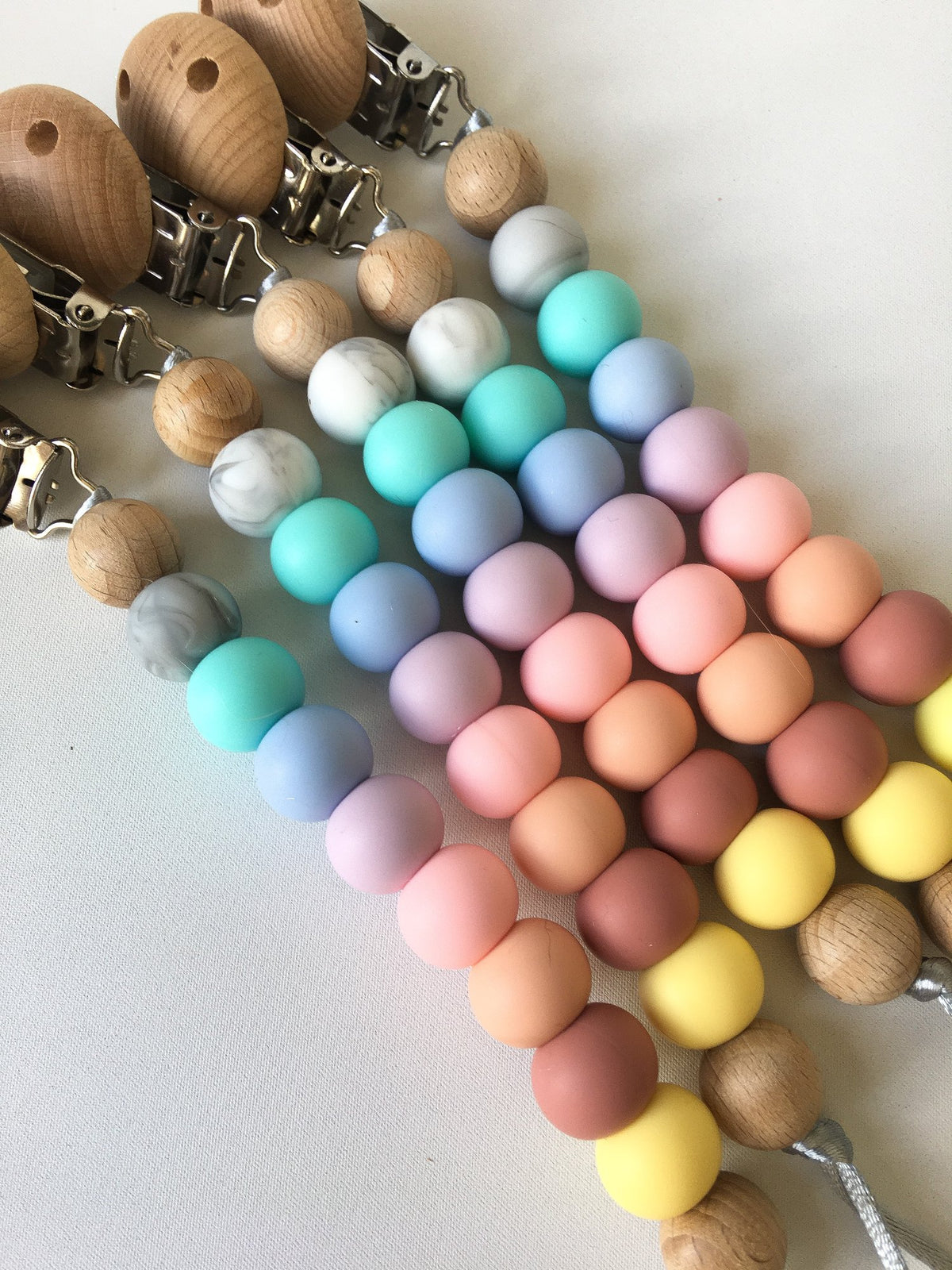 Indera Trading - Rainbow Ombré Dummy Chain